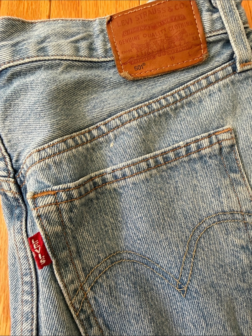 RARE Levi’s 501 Medium Blue Button Fly Frayed Hem Denim Shorts - Red Tab, Big E - Picture 2 of 6